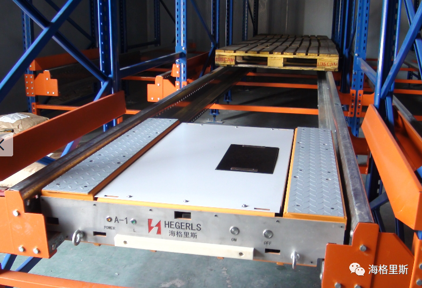 四向穿梭车和多层穿梭车在结构、技术与应用方面的差异