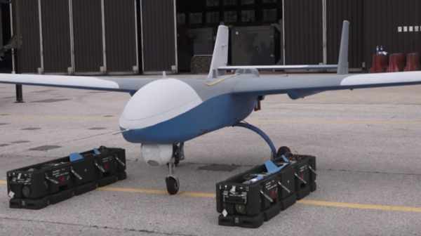 塞尔维亚测试CH92无人机，10发10中令会议室沸腾：中国人太厉害了