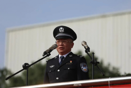 刚刚！荷枪实弹，无人机上阵…全市大批警力紧急集结