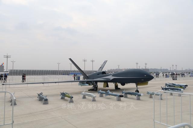 翼龙-10亮相，载弹量大、速度快，性能远超“死神”无人机！