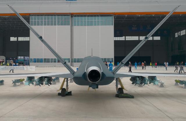 南昌飞行大会，成飞展出翼龙10无人机，大胆采用民企喷气发动机