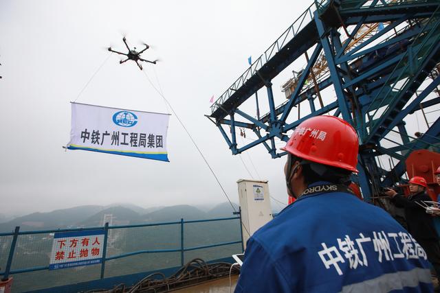 贵州瓮开高速开州湖特大桥先导索成功牵引