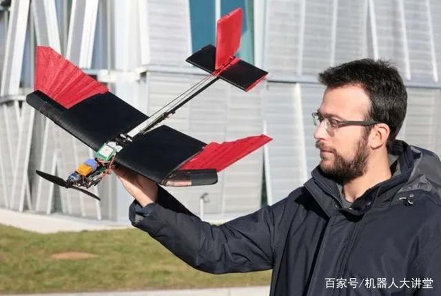 EPFL开发新型无人机，插上羽毛，如同猛禽般翱翔天空