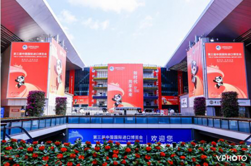 认可源于实力 小笨智能“进宝”机器人再度助力进博会