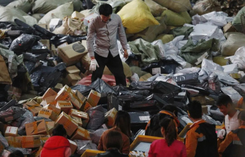 双十一快递还爆仓？这问题早该解决了