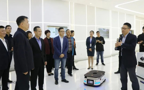 深圳南山区委书记参观蓝芯展厅