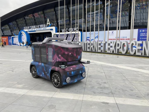 跳舞的、巡逻的、送快递……互联网之光上的机器人纵队很吸睛