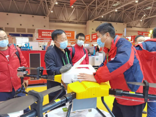 天鹰兄弟亮相第十八届中国国际农产品交易会