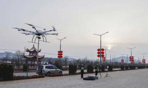 高空执勤​！华亭交警无人机上线啦！