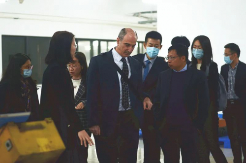 国际货币基金组织驻华首席代表Steven Barnett一行来访嘉腾