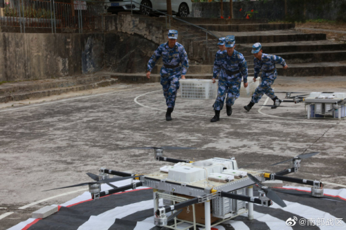 南部战区使用无人机为高山海岛官兵投送物资