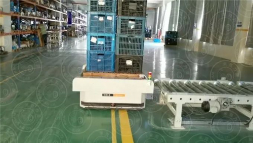 磁导航AGV和无轨AGV，哪一个更好?全方位对比