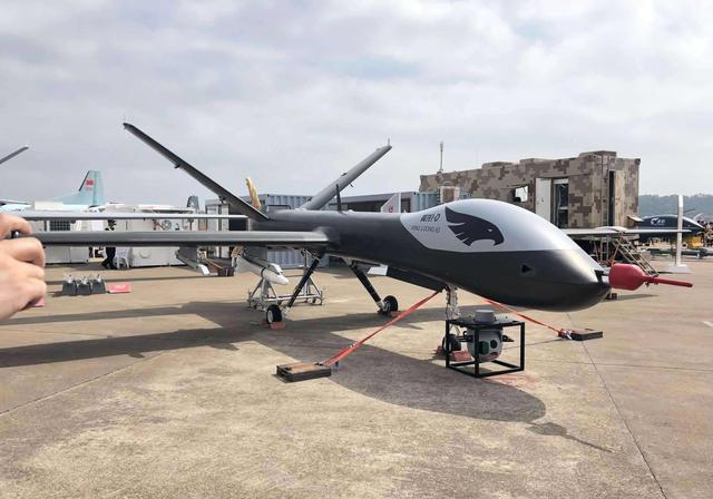 刚收下美百亿金援，该国扭头购买中方无人机，白宫愤慨：必须严惩