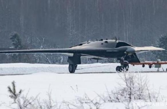 俄新无人机试射导弹，美国用卫星紧盯，白宫：目测威胁力超过歼20