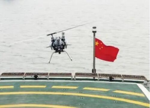 国产新型两栖攻击舰标配3款舰载机：无人机加上人工智能，可“蜂群”突击