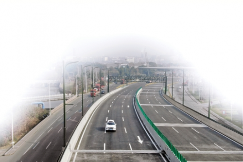 “智慧路”上感受无人驾驶 在绍兴体验高级别自动驾驶车路协同测试