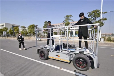 成本降到10万，效率提高2-3倍——宁波工程学院研发无人驾驶配送机器人