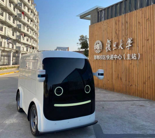 进驻复旦大学服务校园智梭无人车“由难到易”