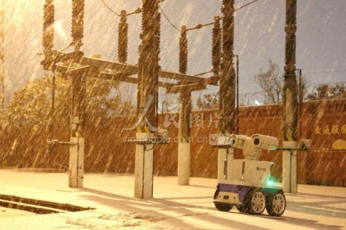 河南郑州：智能巡检机器人保障铁路供电设备安全运行