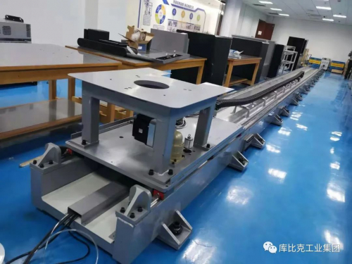 机器人行走轴是如何带动机器人到不同的工位作业的？