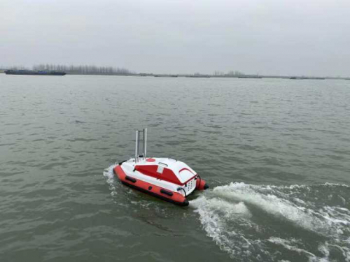 科技助力“五水共治” 无人船首航！为富春江“水质体检” 