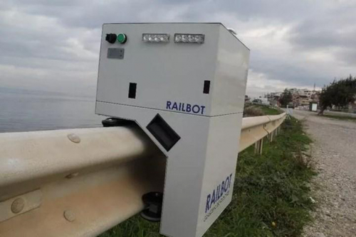 土耳其发明家研发高速公路护栏监控交通违规机器人