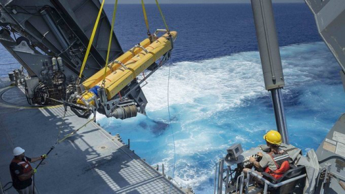 交付第一艘刀鱼排雷水下潜航器