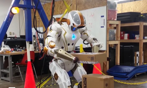 COVID-19和机器人技术：过去一年是如何改变自动化的