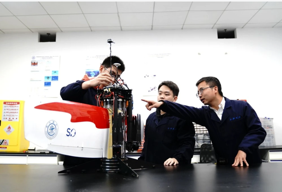 海空两栖的无人航行器“哪吒”成功研制!获IEEE OES UT21水下视频大赛特等奖！