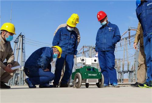 国网吐鲁番供电公司：首台新型智能巡检机器人投运