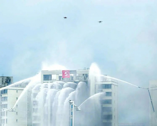 面对熊熊火焰和复杂环境 机器人和无人机组队展身手