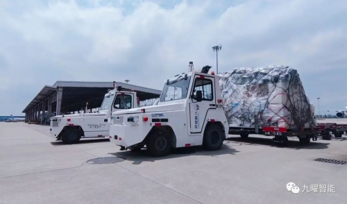 九曜智能无人驾驶牵引车机场应用首秀