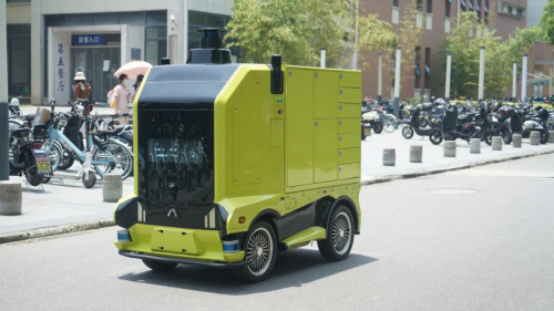 行深无人车进驻上海高校，为海事大学提供智能快递配送服务