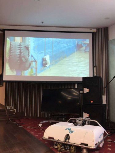 浙江穿山边检站在国内率先引入水下机器人监管船体