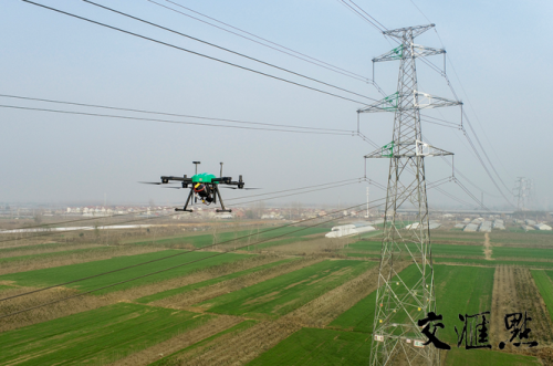 北斗定位系统首次运用于全国电力内网 机器人飞行巡检，全程“零”人工干预