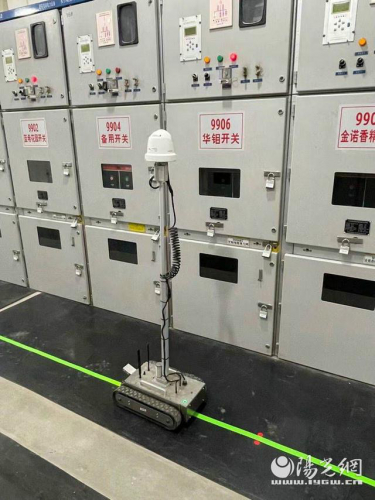 陕西首台5G智能小型便携式配电网巡检机器人在西北家具工业园区开闭所投入使用