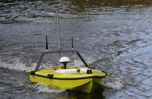 Dynautics为无人船自动驾驶仪增加悬停功能