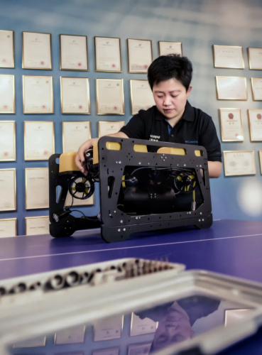 这些能潜入深海的中国水下机器人，源自她的梦想