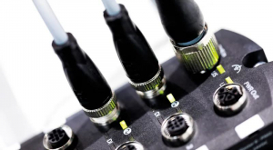 实现传感器到云端的 IO-Link 主站模块，打造传统系统升级解决方案