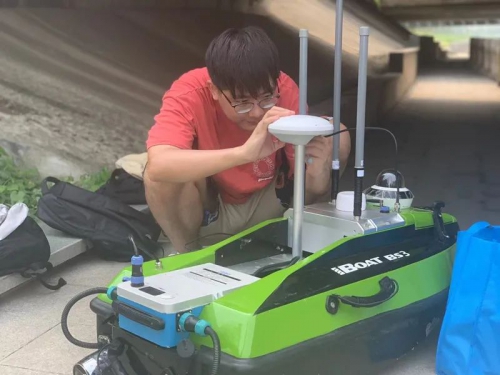 测绘事业部开展无人船培训