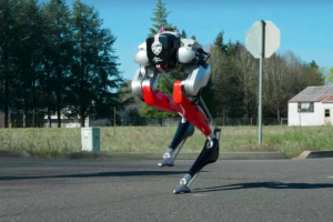 美军资助的双足机器人自主完成5公里户外跑，用时53分钟