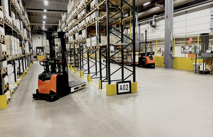 叉车驾驶员的短缺危机助推AGV等自动化物料搬运设备的销售