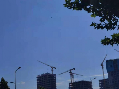 济南高新区：“无人机”巡查助力工地围挡整治