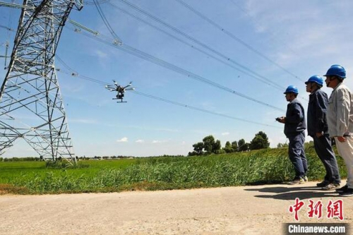吉林电网首次运用无人机自主巡检 效率提升14倍