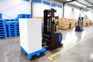 开化：AGV智能化车间 动漫卡牌“浙”里造