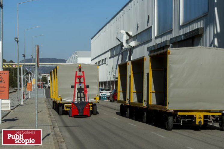 在完全安全的情况下优化流程的互联AGVs