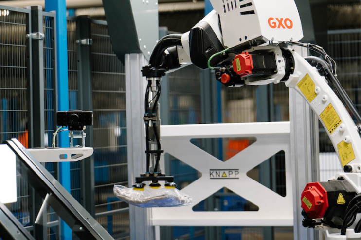 GXO为时尚电商物流试点定制机械臂