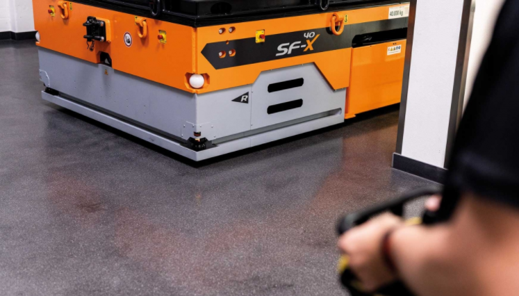 Hubtex为工业4.0开发平台式输送机