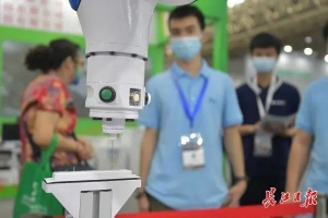 装上“大脑”的机床具备自主决策能力，国产智能机器人亮相机博会