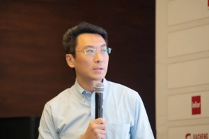 灵动科技AMR助力快消零售物流